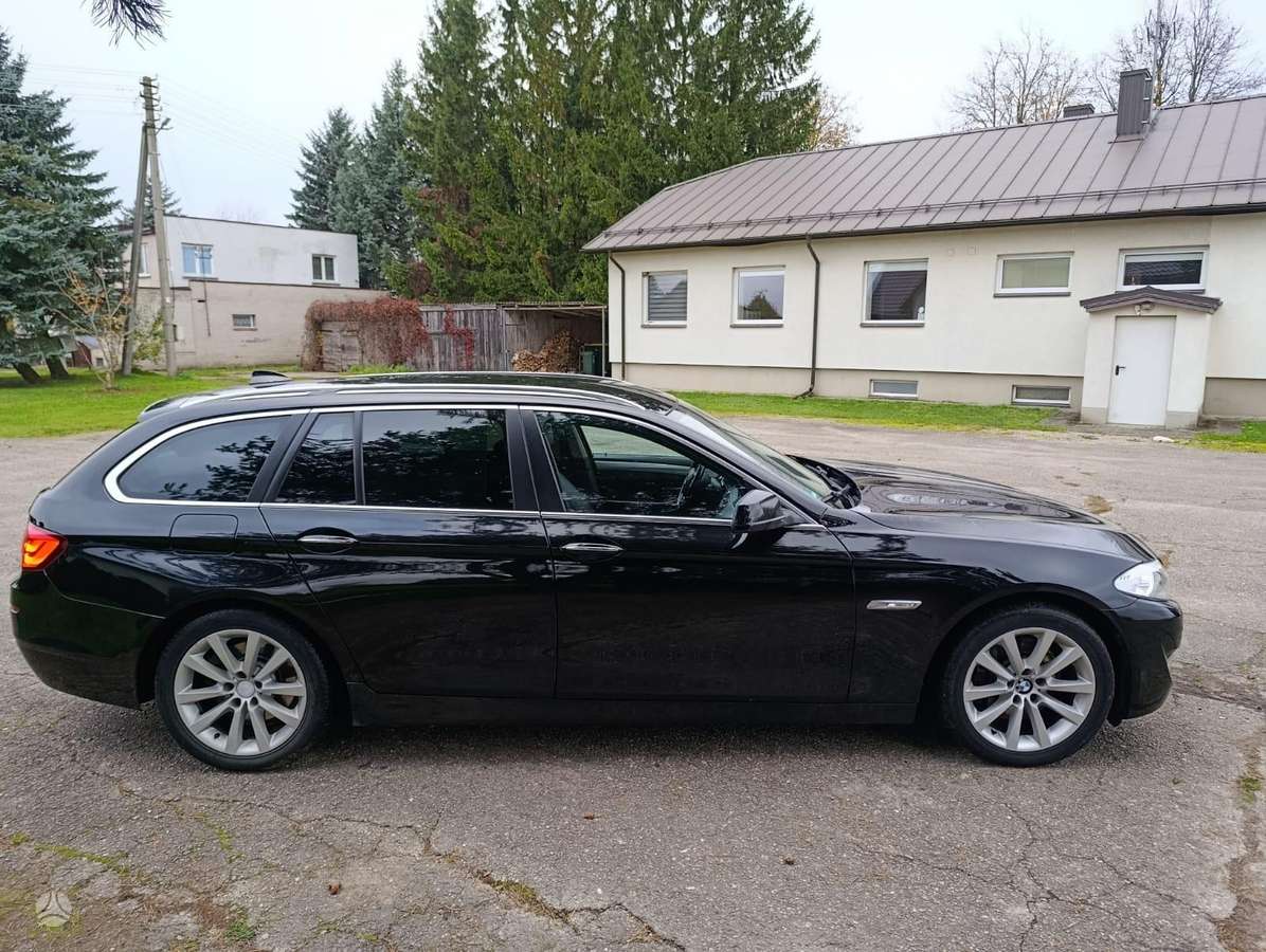 BMW 530, universalas
