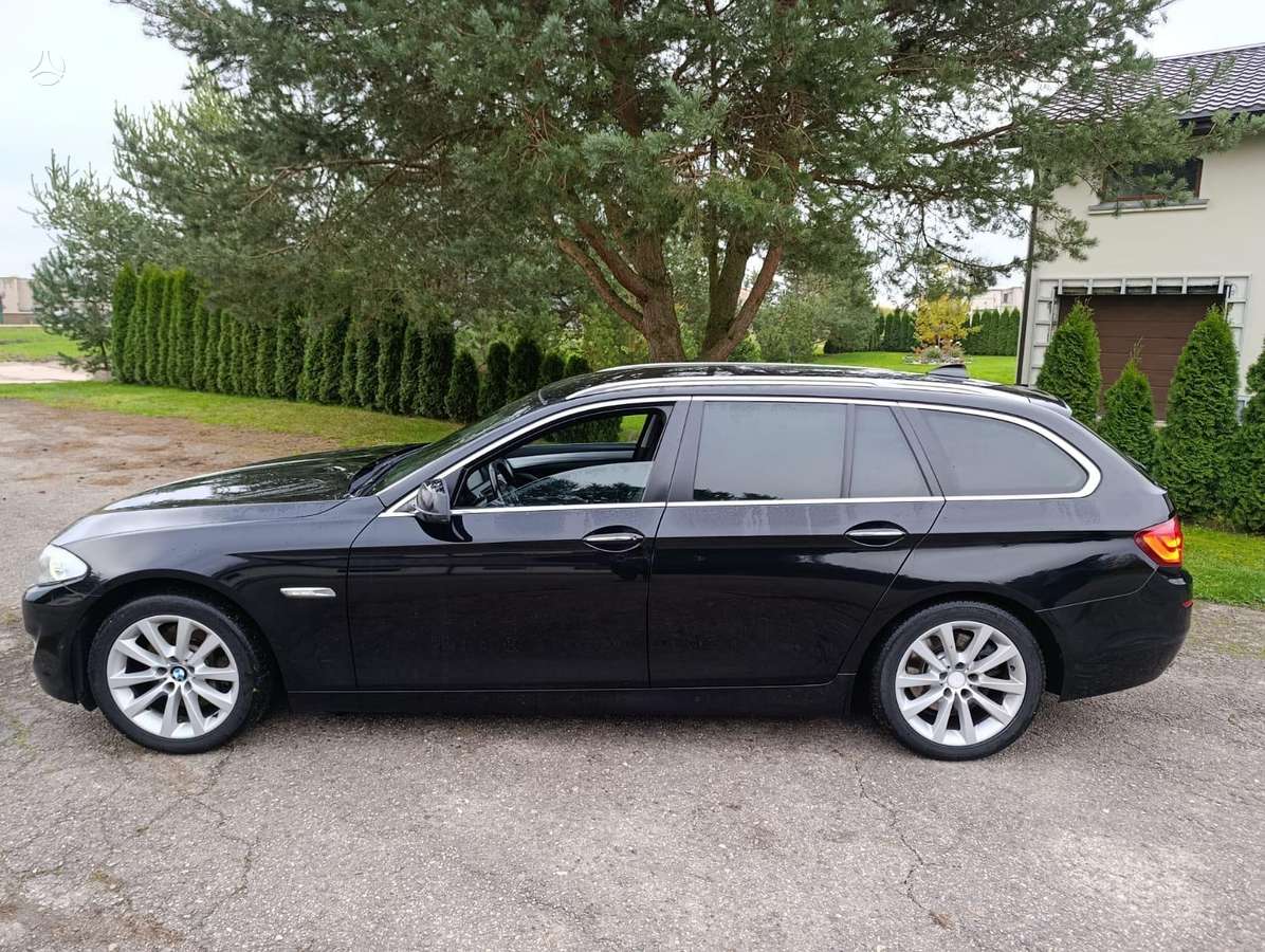 BMW 530, universalas