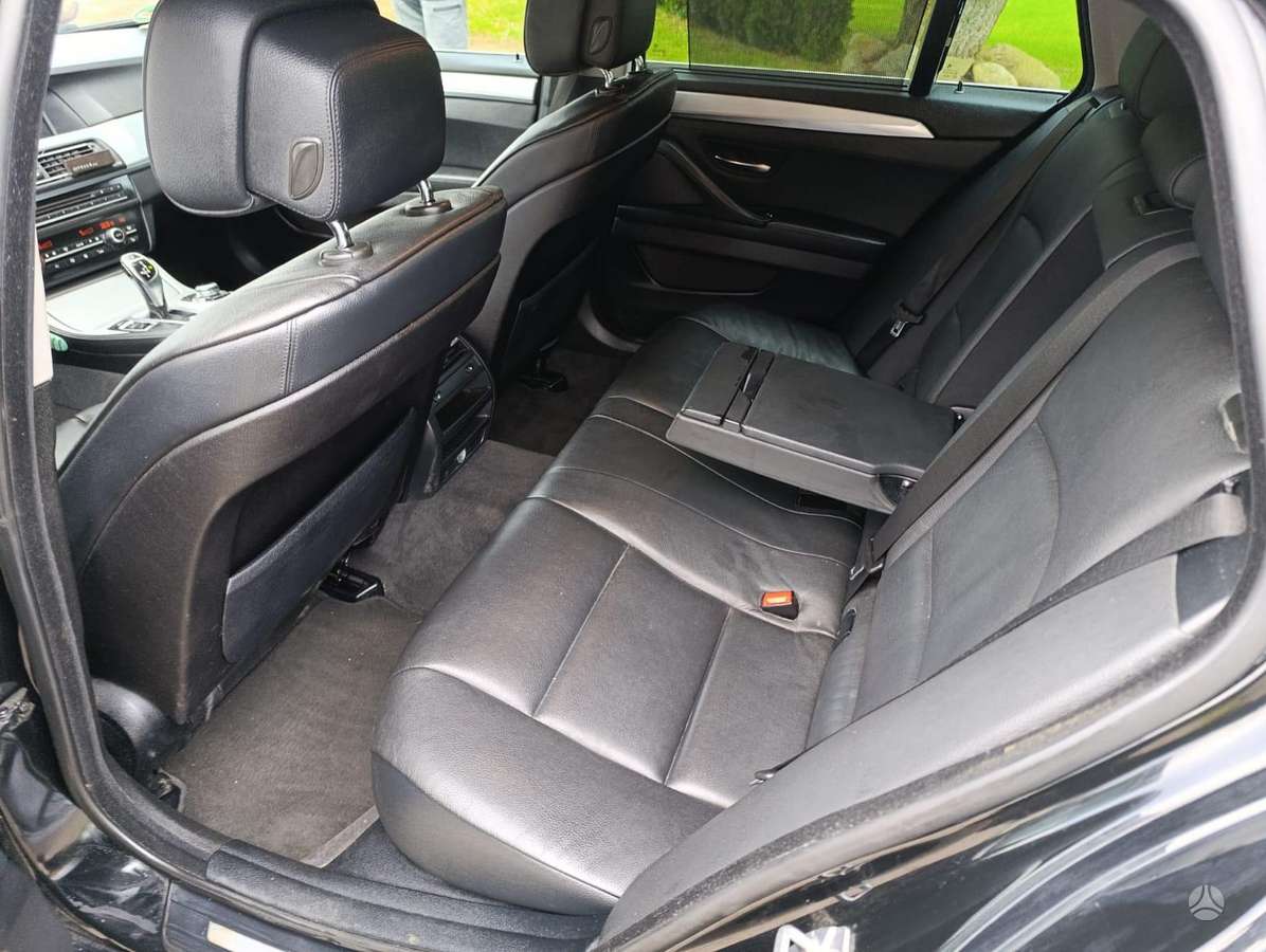 BMW 530, universalas