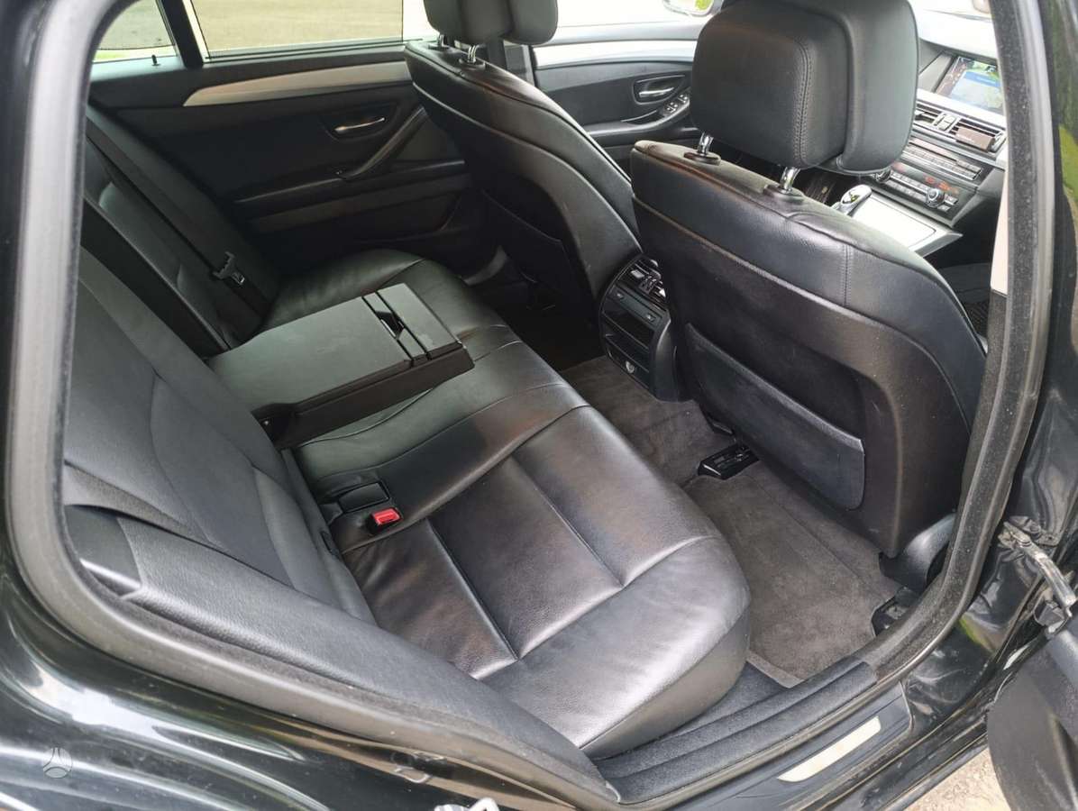 BMW 530, universalas