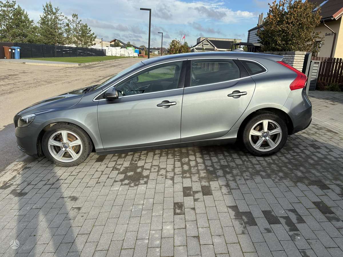 Volvo V40