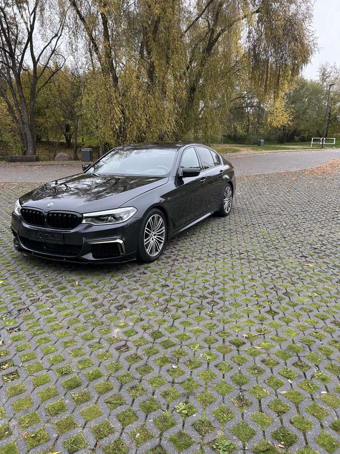 BMW M550
