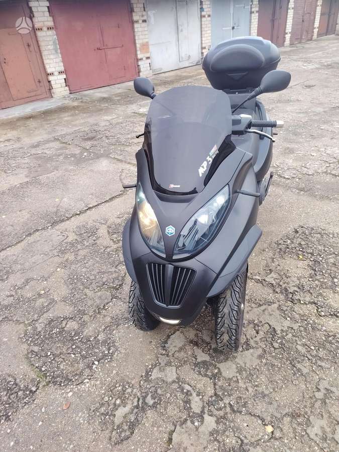Piaggio MP3 400cc, scooters / mopeds