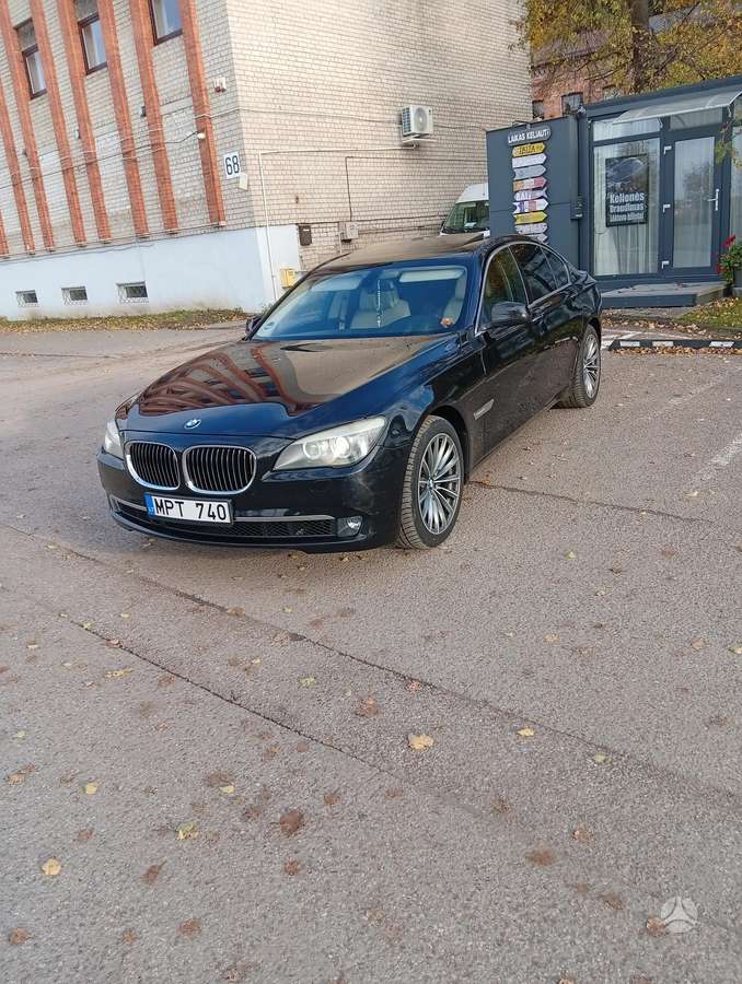BMW 740