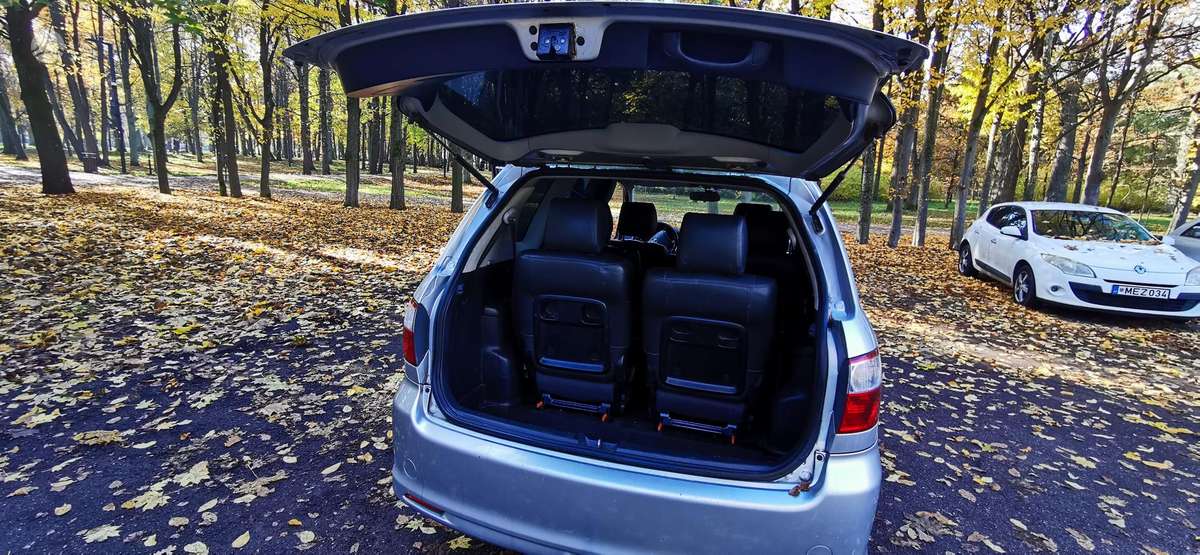 Toyota Avensis 2004 — photo 9