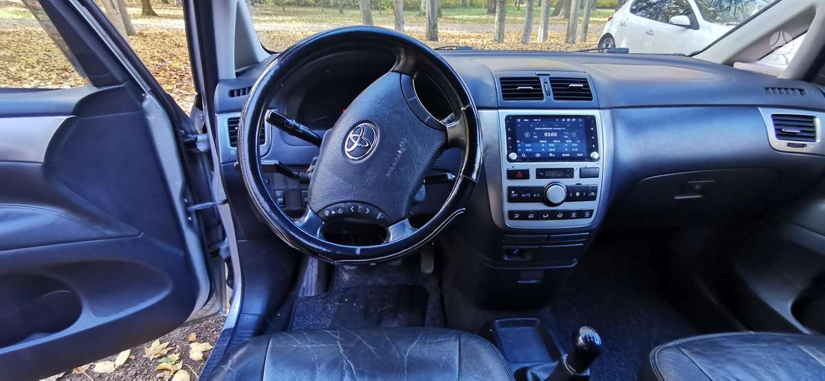 Toyota Avensis 2004 — photo 11