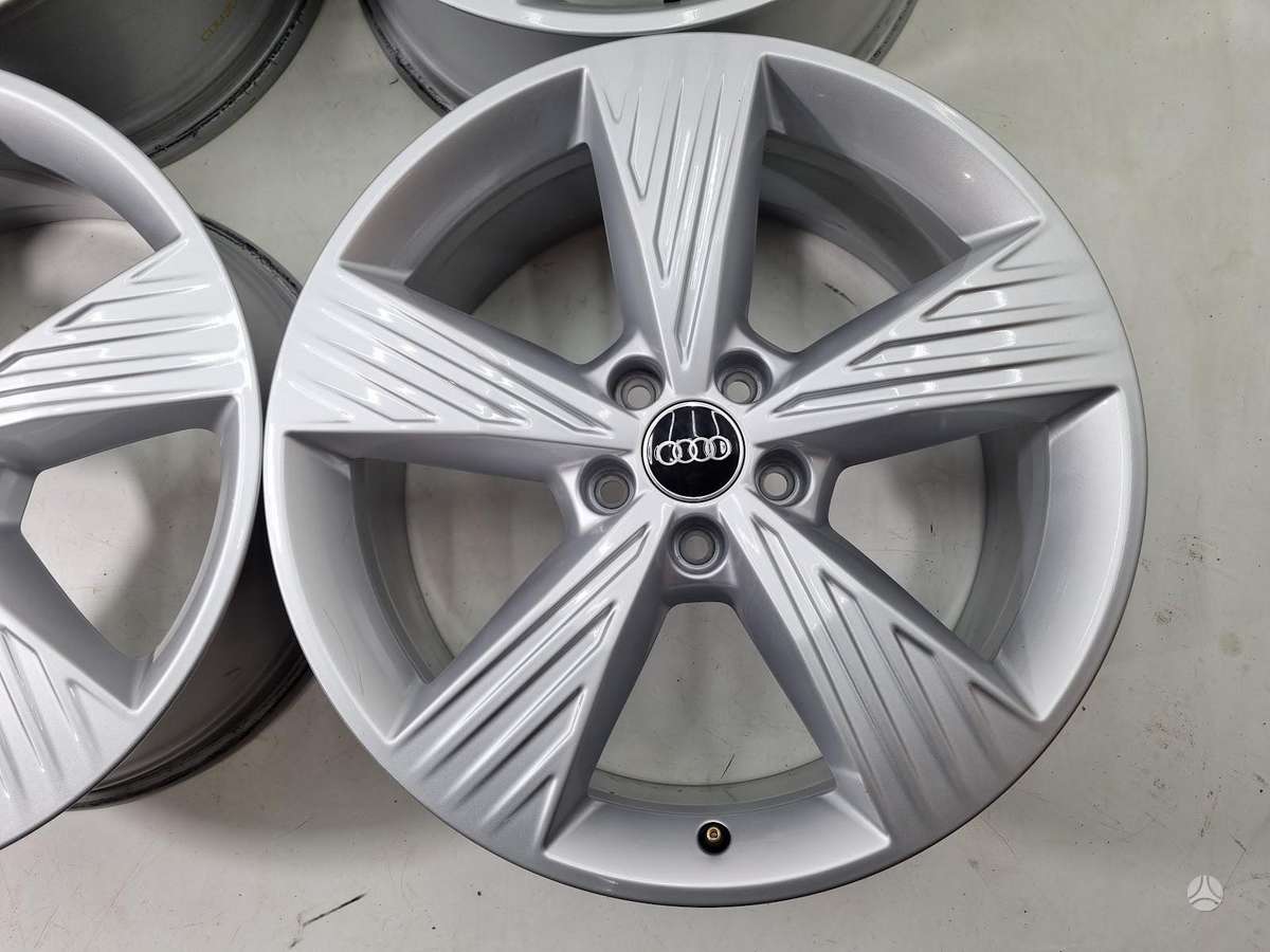 Audi Q4 E-tron, light alloy, R19
