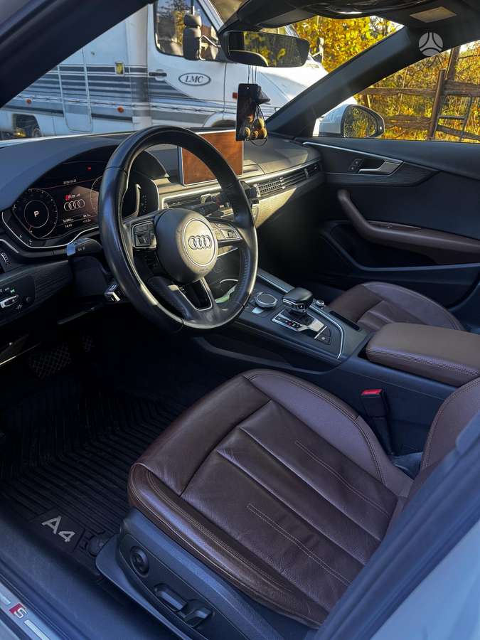 Audi A4, 2.0 l., Седан