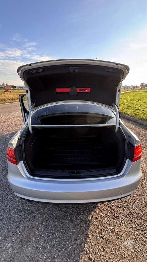 Audi A4, 2.0 l., Седан