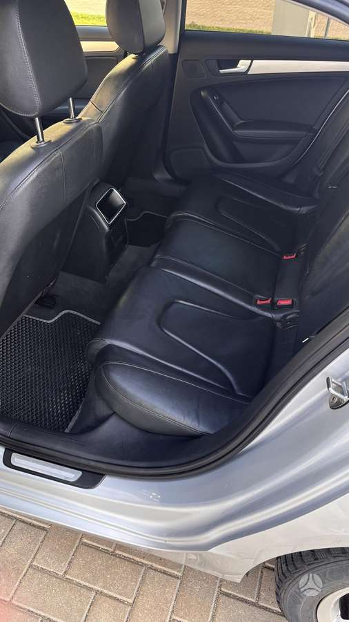 Audi A4, 2.0 l., Седан