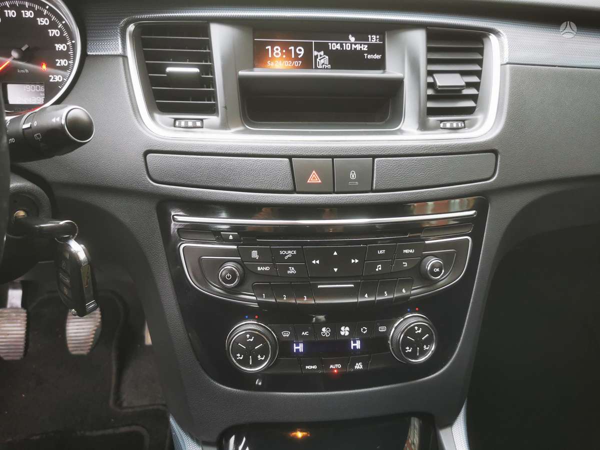 Peugeot 508 2014 — photo 31
