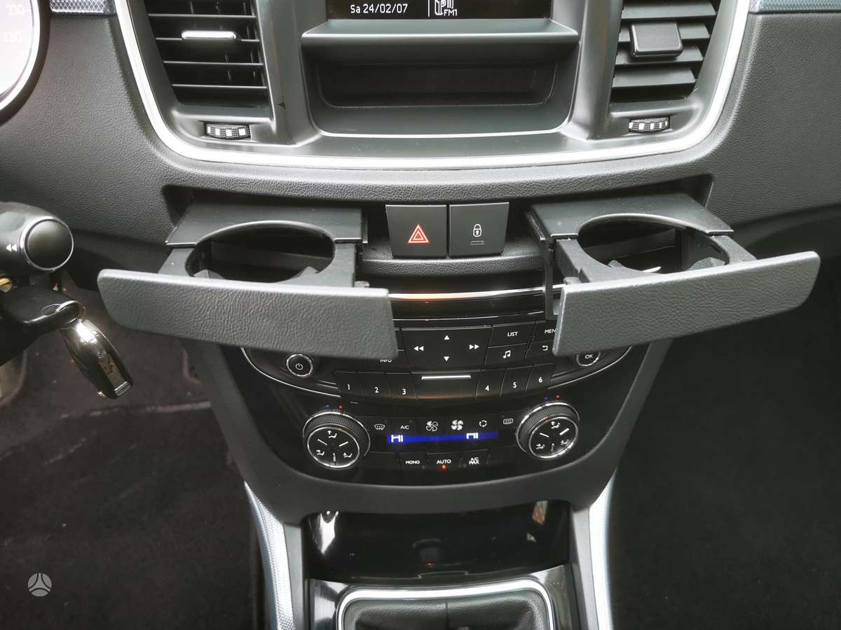 Peugeot 508 2014 — photo 32