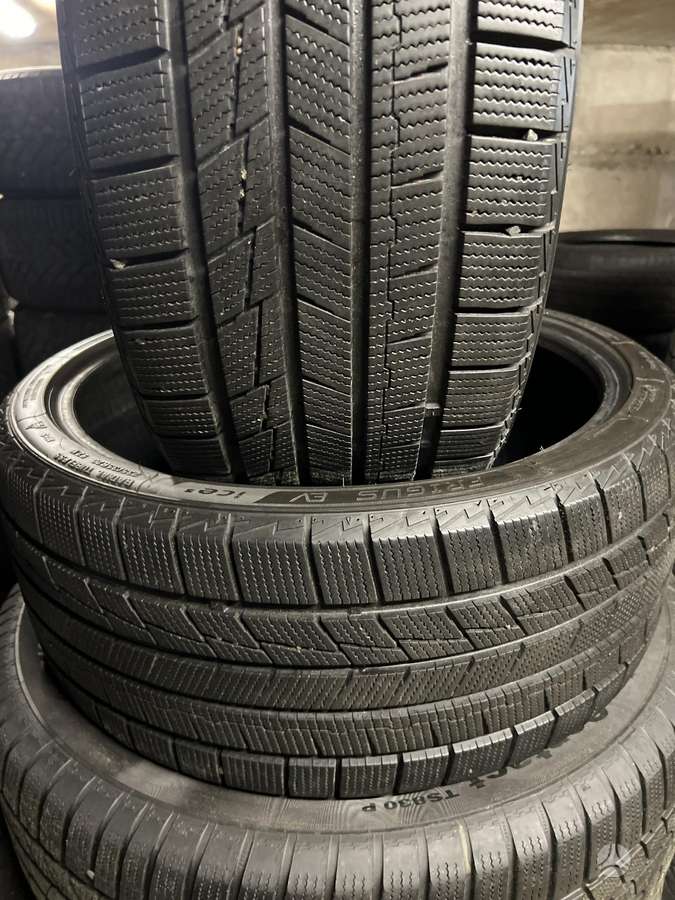 Firemax FRIGUS EV ICE 3, зимние 235/35 R20