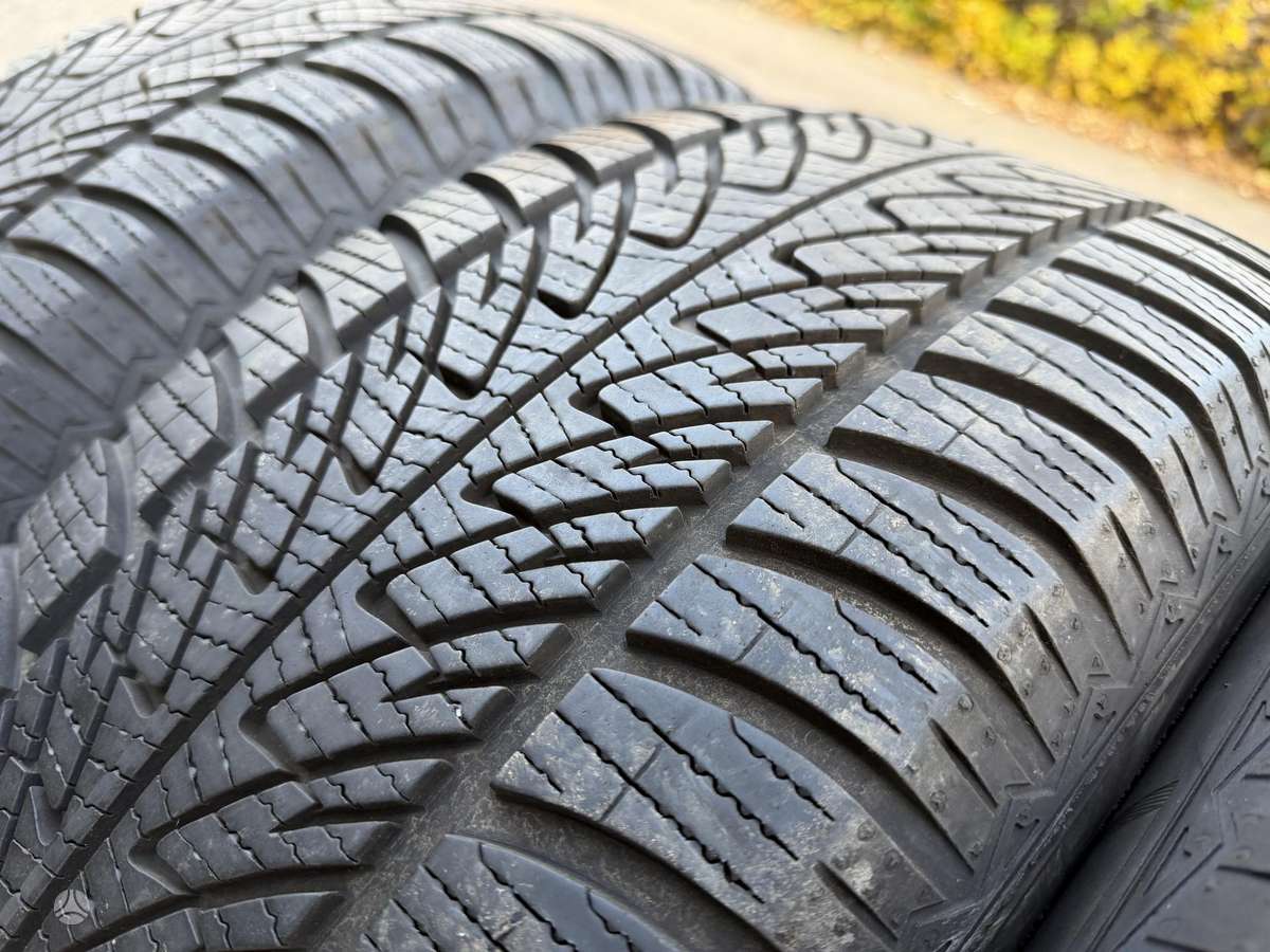 Goodyear UltraGrip 8 Performance, winter 255/60 R18