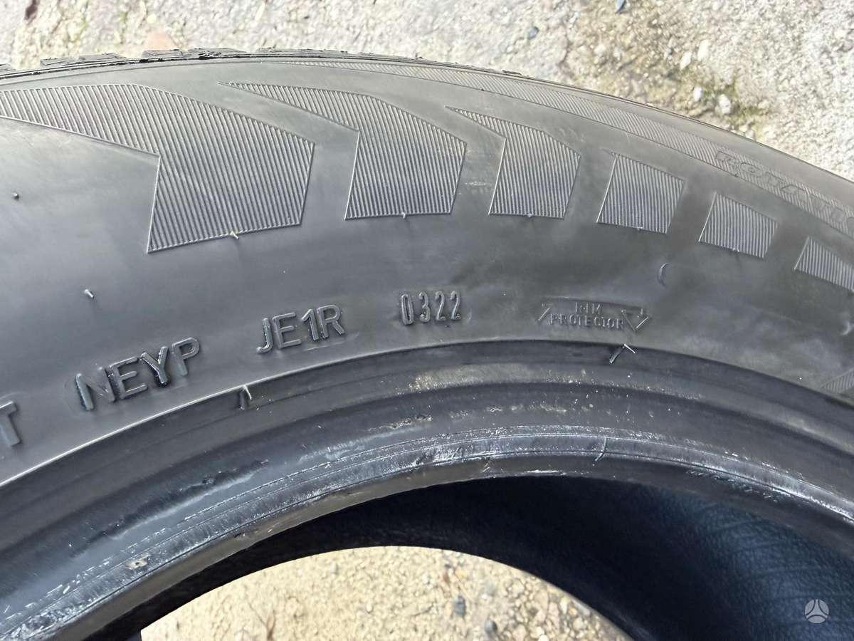 Goodyear UltraGrip 8 Performance, winter 255/60 R18