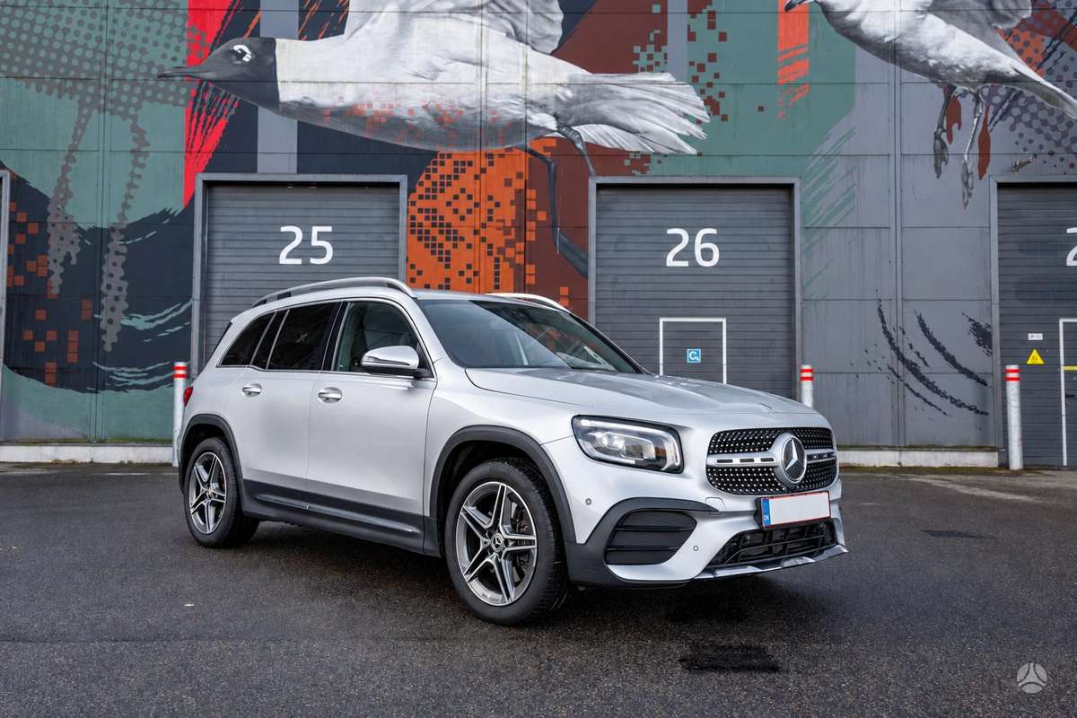 Mercedes-Benz GLB220