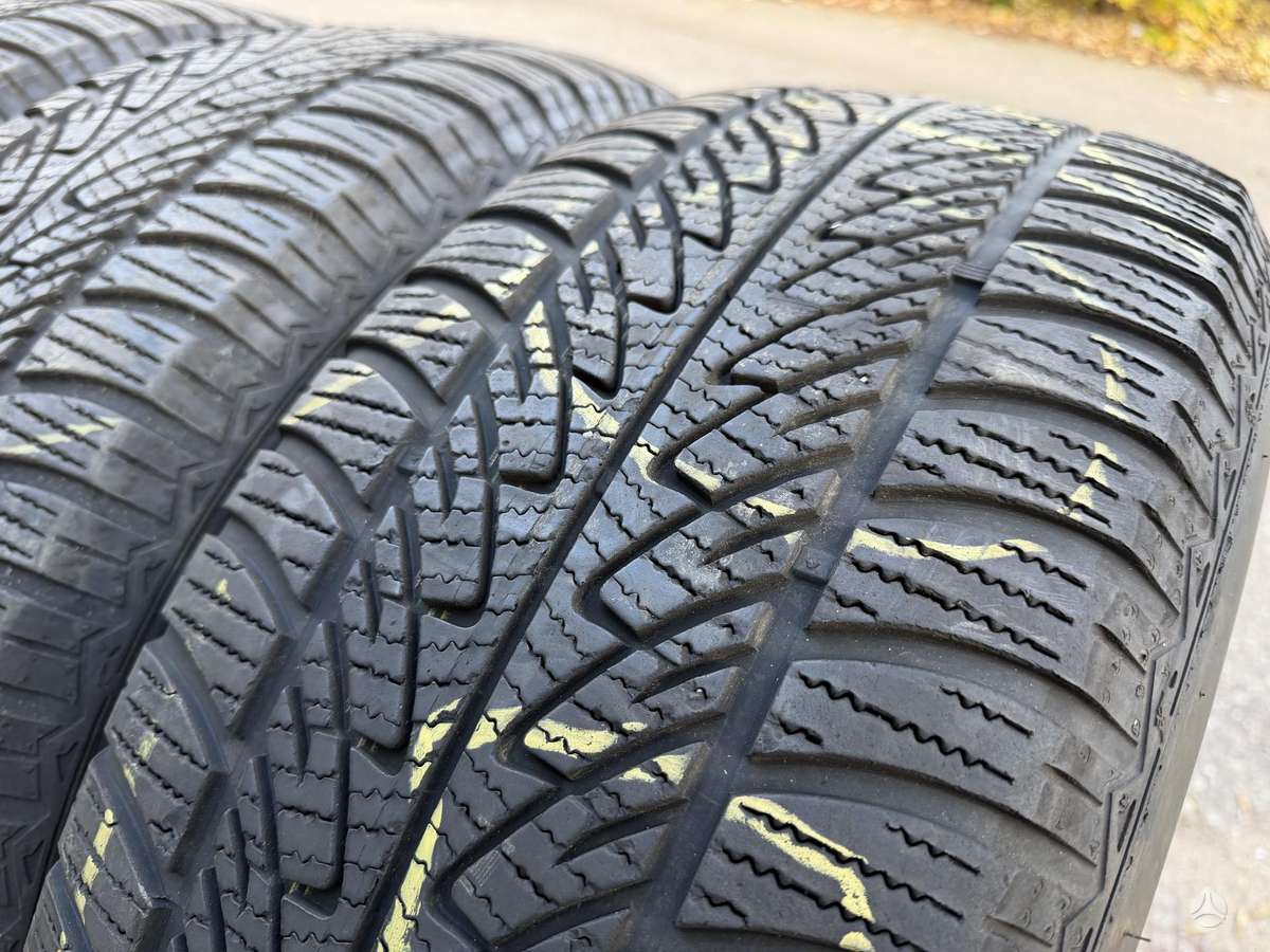 Goodyear UltraGrip 8 Performance, winter 255/60 R18