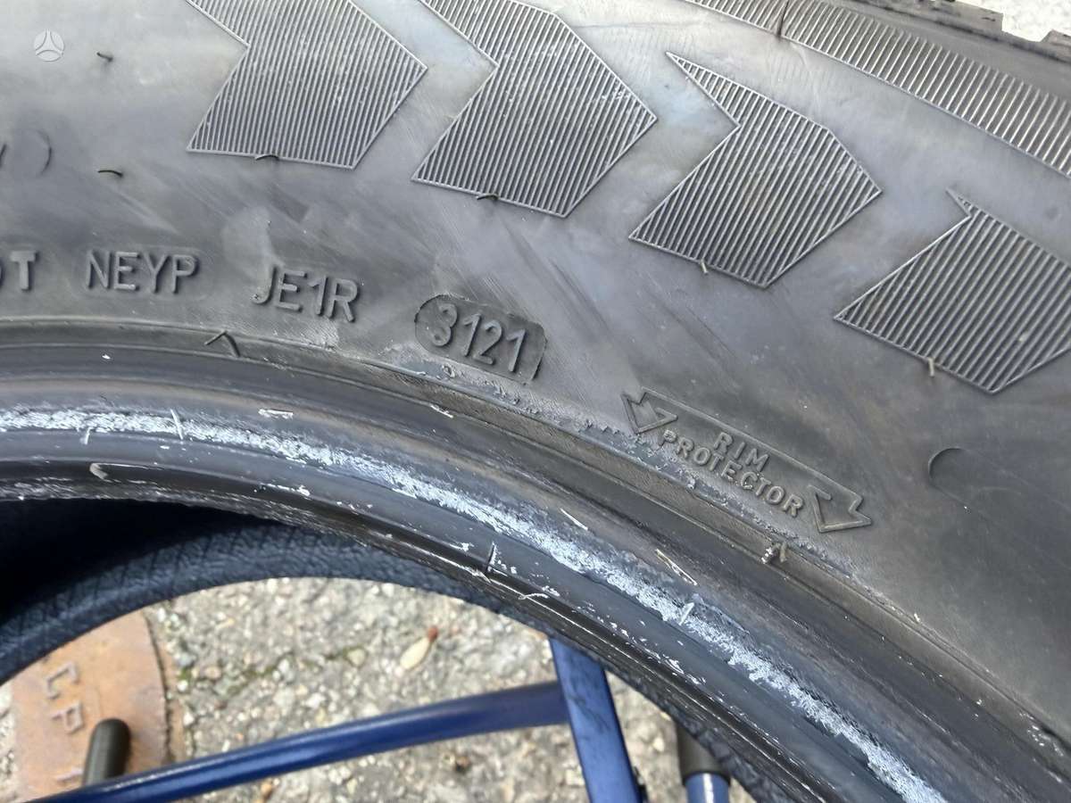 Goodyear UltraGrip 8 Performance, зимние 255/60 R18