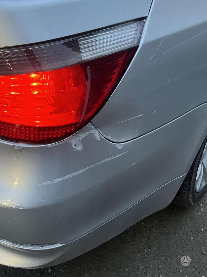 BMW 530, Седан