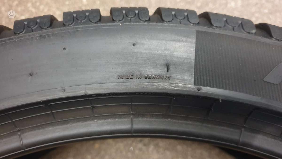 Pirelli PZero Winter, зимние 245/40 R19