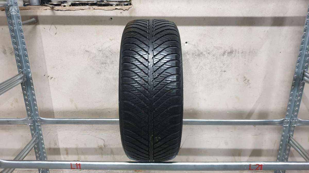Goodyear Vector 4 Seasons, всесезонные 225/50 R17
