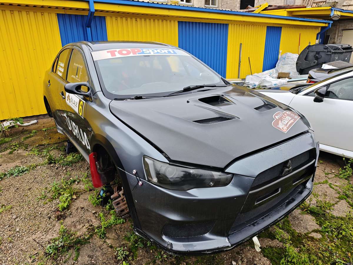 Mitsubishi Lancer Evolution for parts
