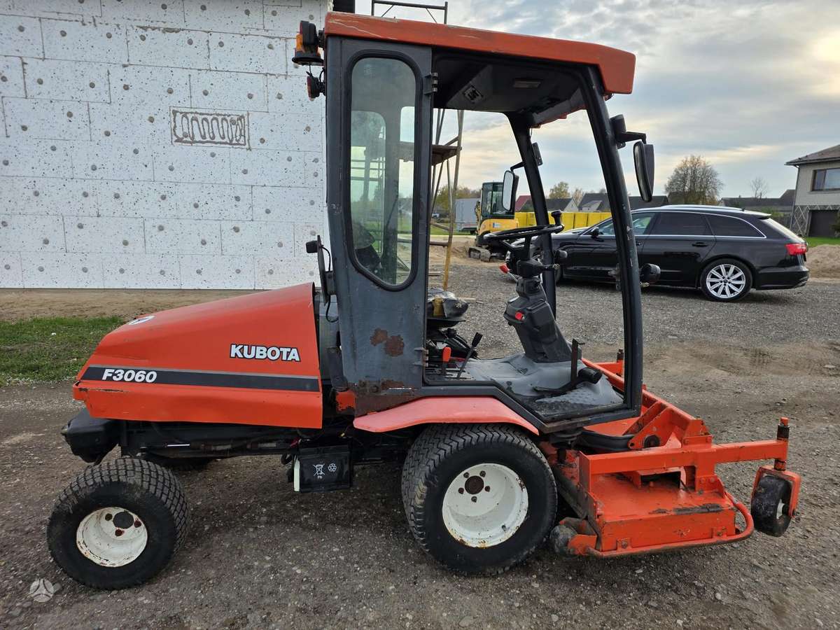 Kubota 3060, lawn mowers