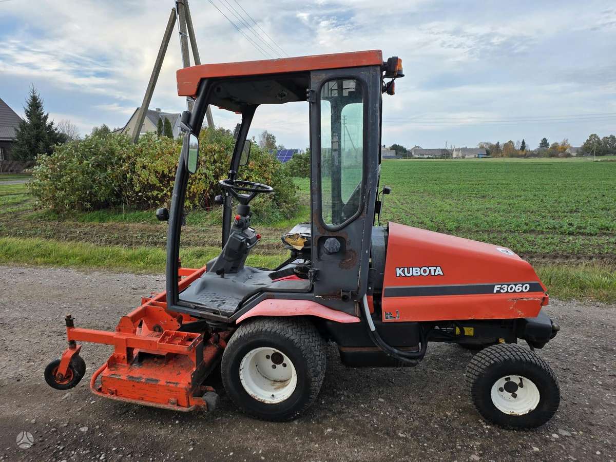 Kubota 3060, žoliapjovės