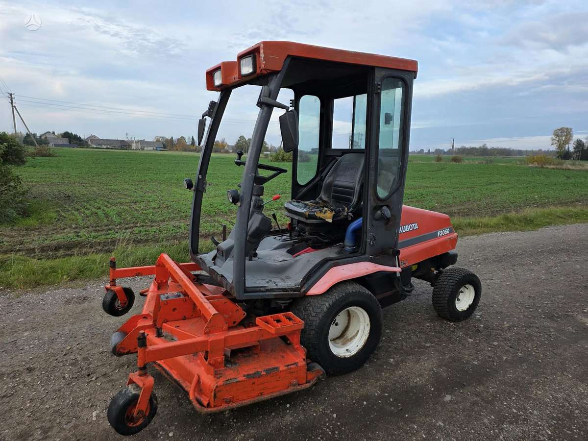 Kubota 3060, lawn mowers