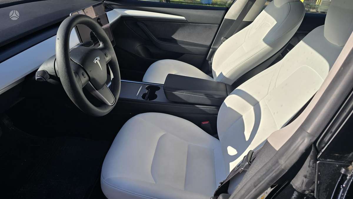 Tesla Model 3, 60 kWh, hatchback
