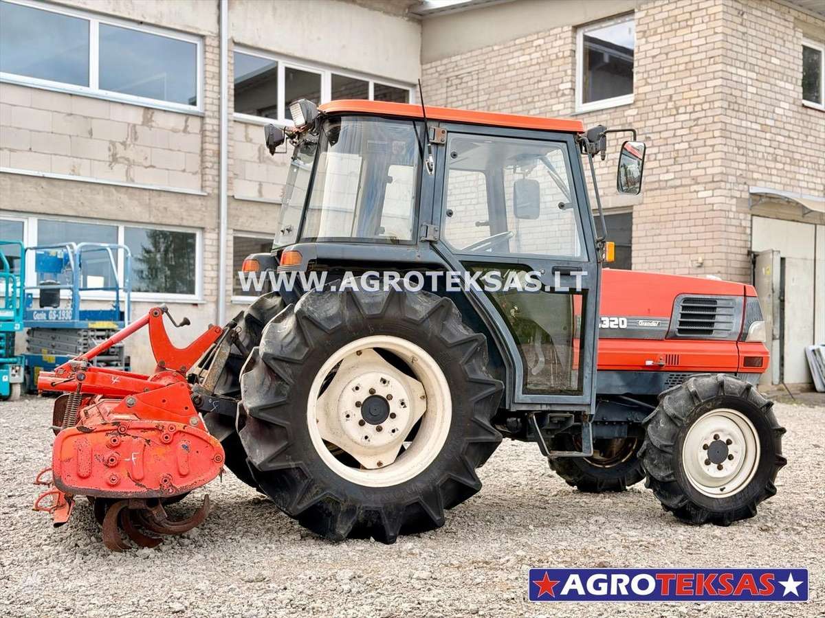 Kubota GL320, traktoriai