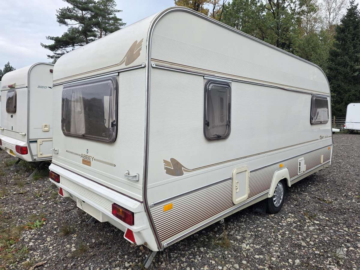 Abbey Piper, caravans