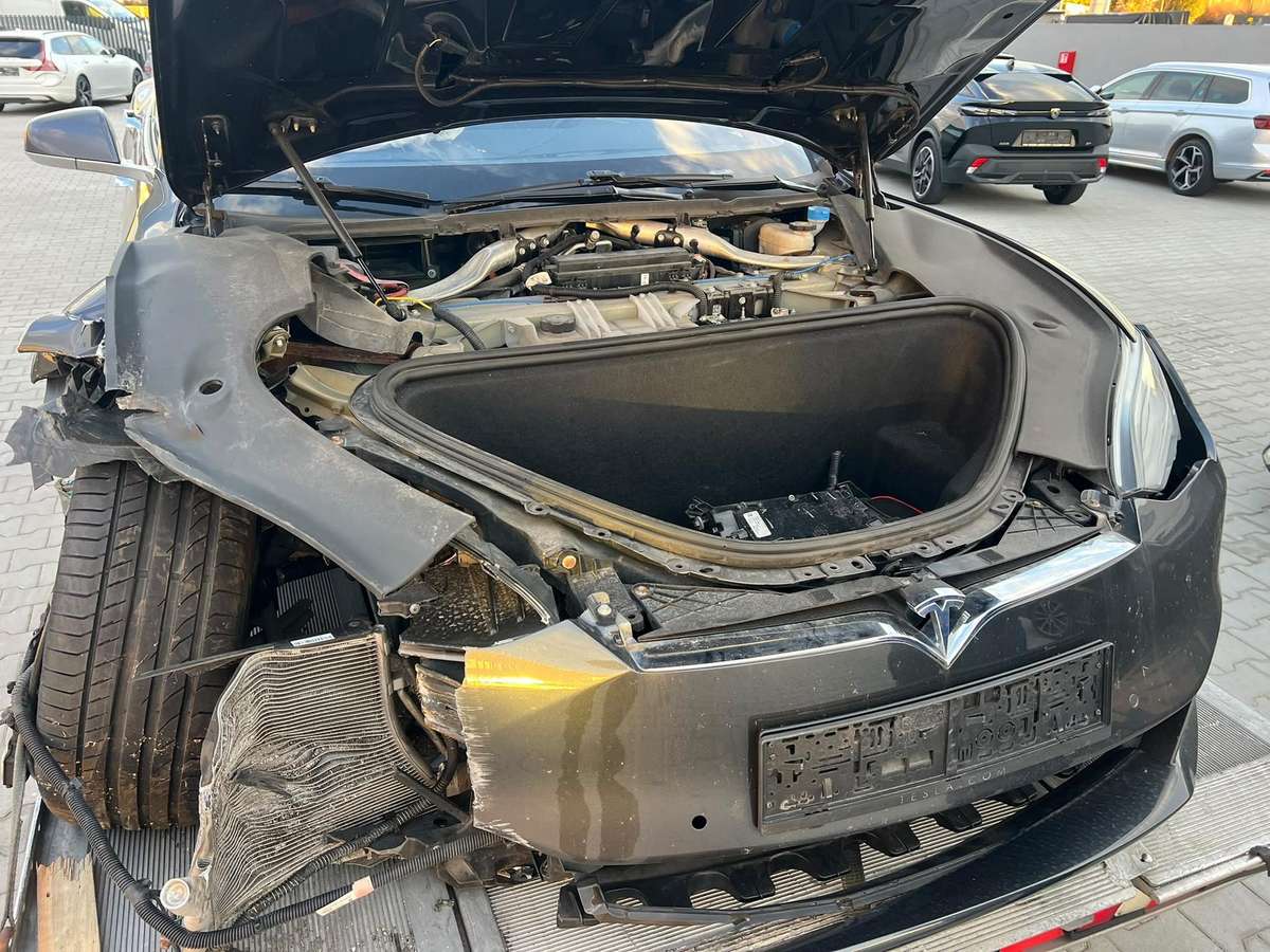 Tesla Model S, 75 кВт·ч, Хэтчбек