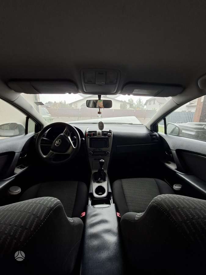 Toyota Avensis 2010 — двигун 1998 cm³, 126 HP (93kW)