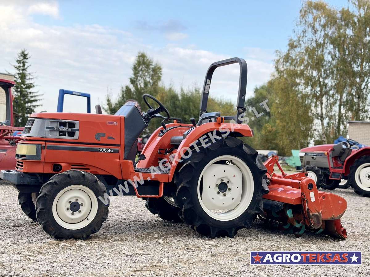 Kubota GT3, tractors
