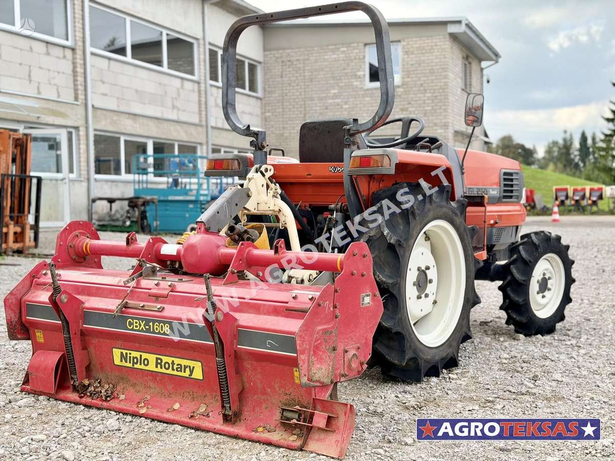 Kubota GL260, traktoriai