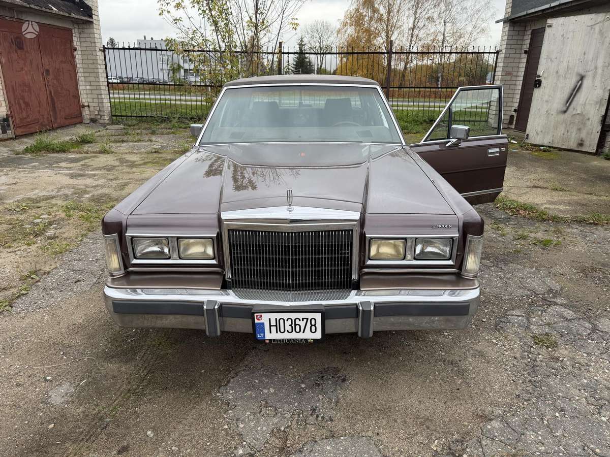 Lincoln Town Car