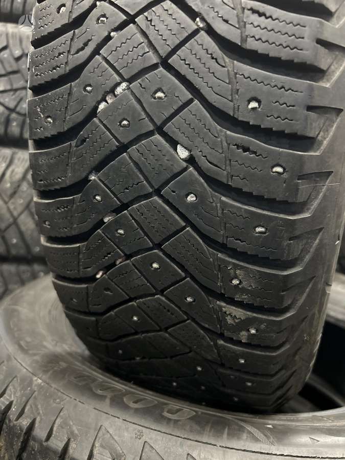 Goodyear, зимние 215/65 R17