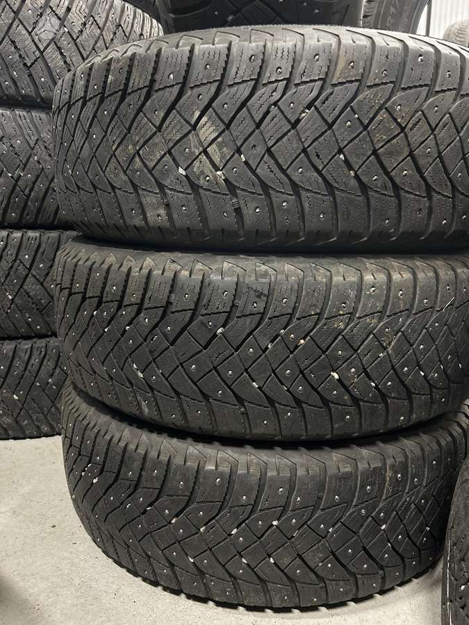 Goodyear, зимние 215/65 R17