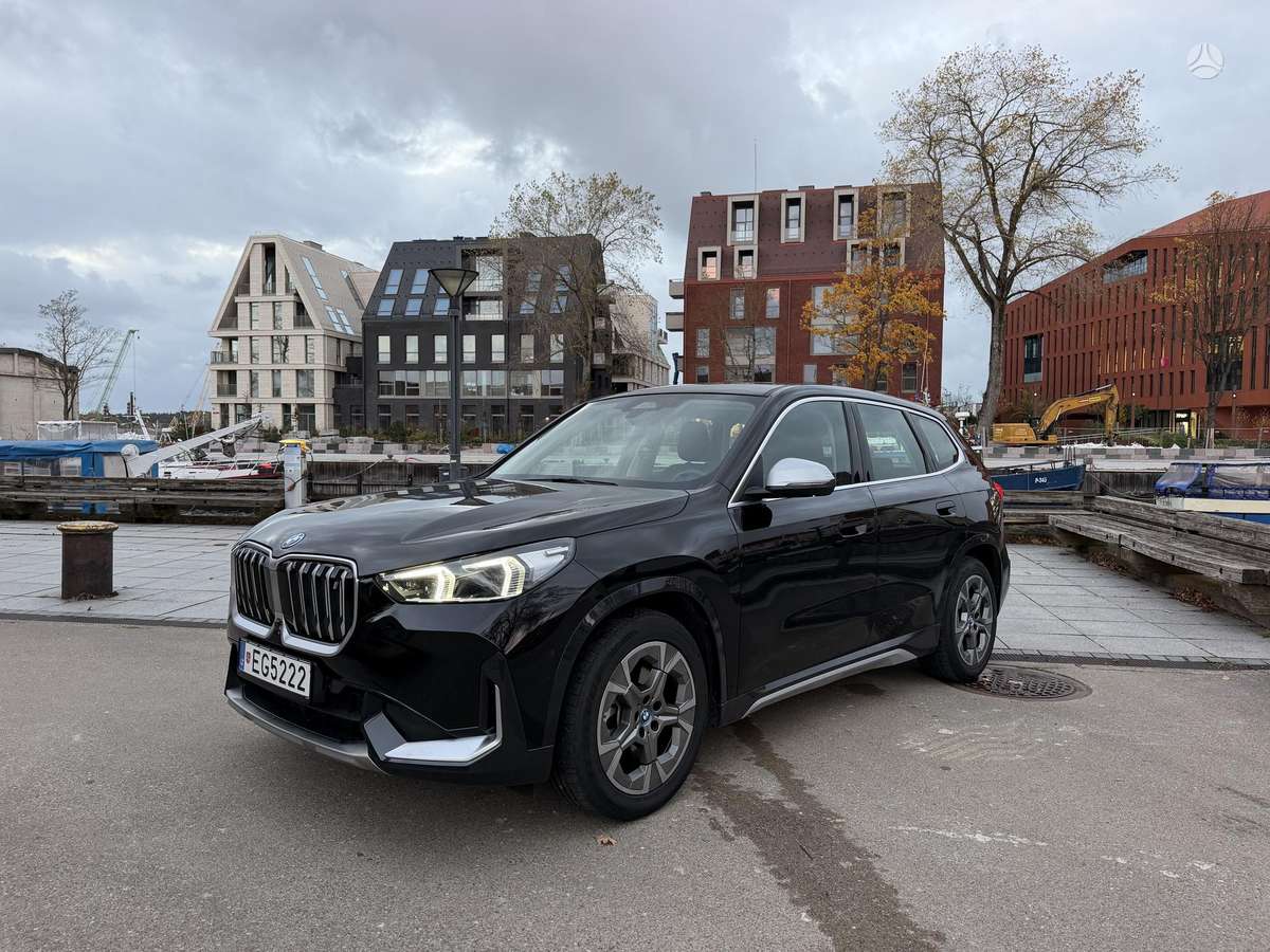 BMW iX1