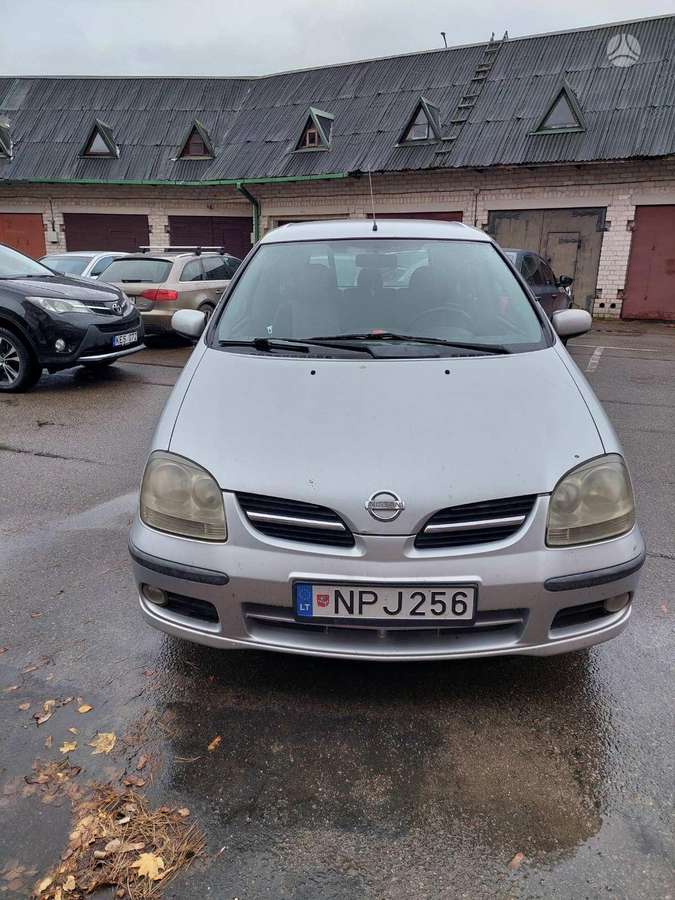 Nissan Almera Tino