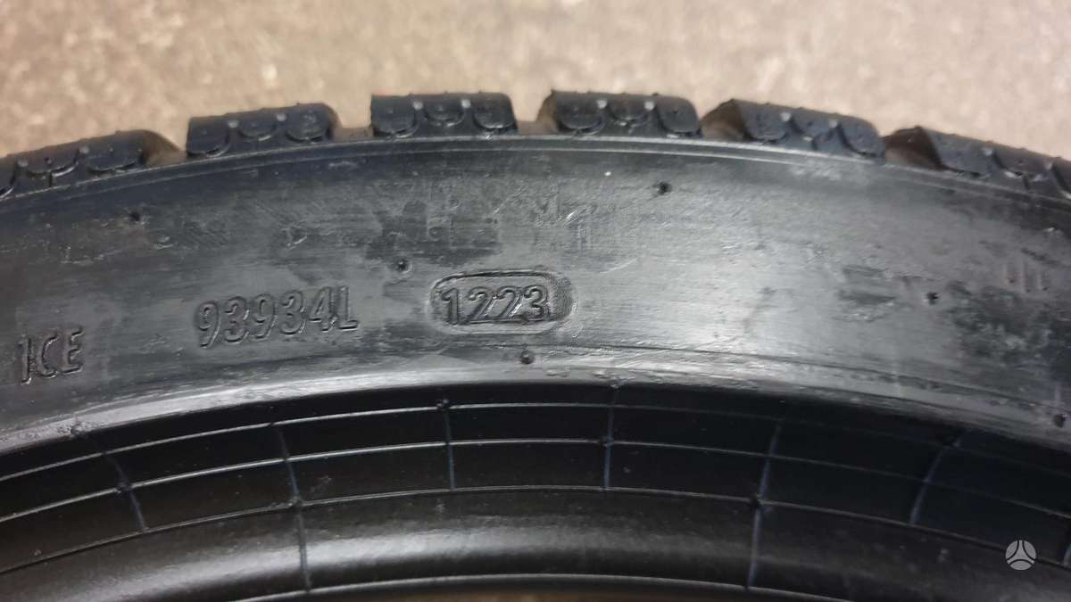 Pirelli PZero Winter, зимние 245/40 R19