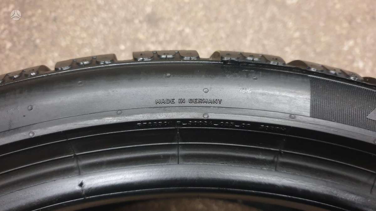 Pirelli PZero Winter, зимние 245/35 R19