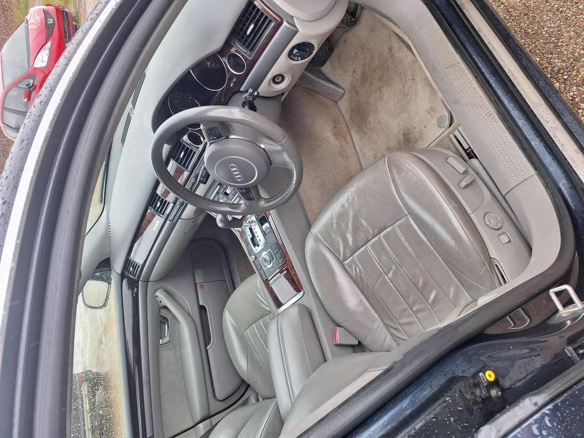 Audi A8 dalimis