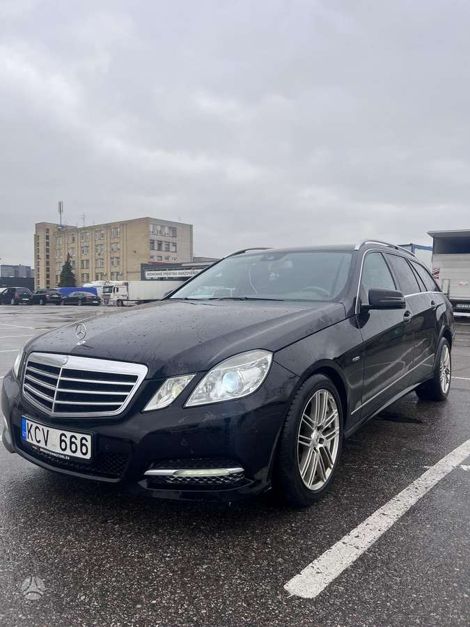 Mercedes-Benz E200