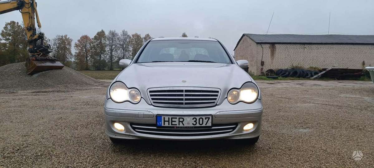 Mercedes-Benz C220
