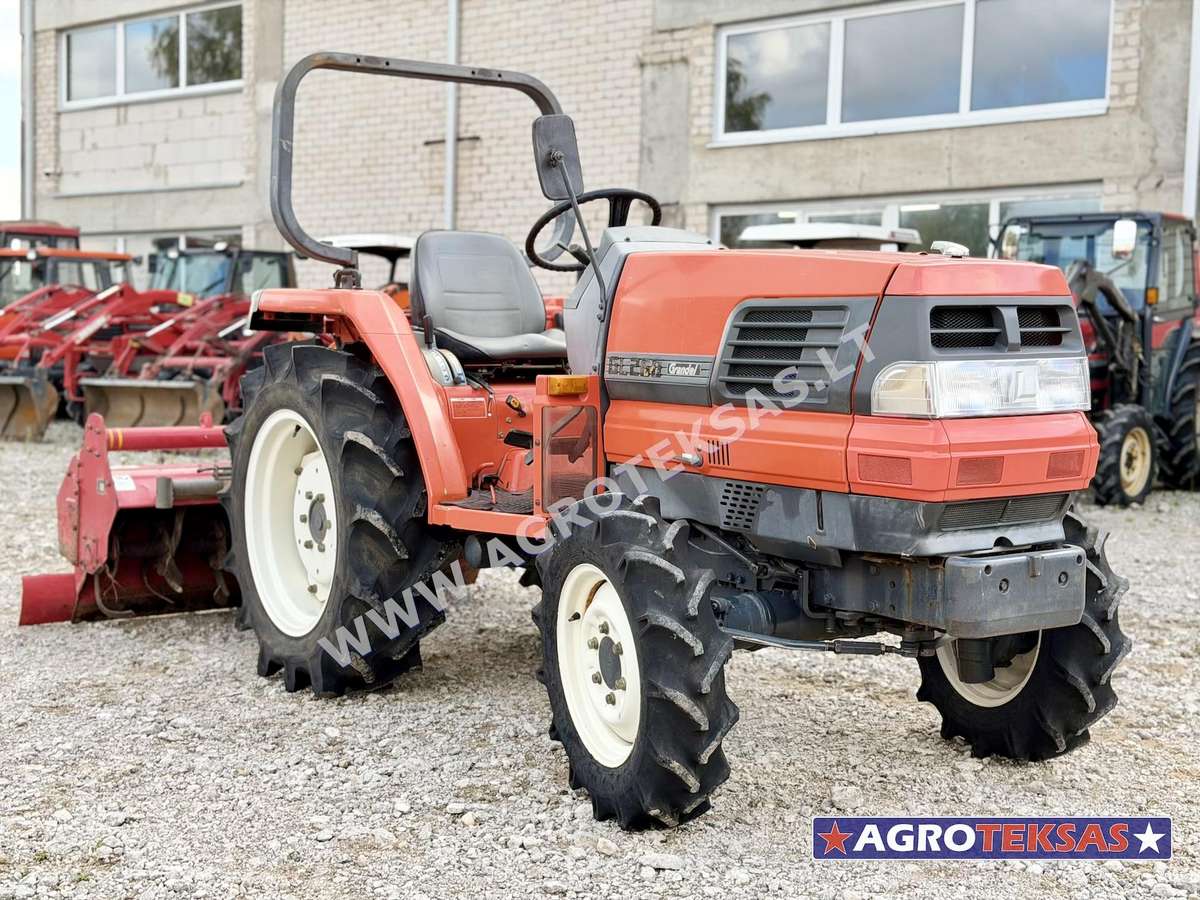 Kubota Įvairūs modeliai, тракторы