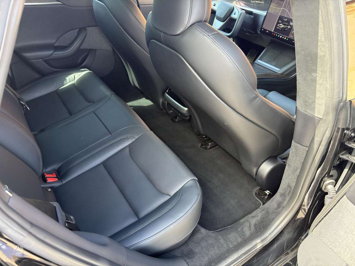 Tesla Model S, Хэтчбек