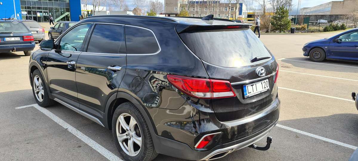 Hyundai Grand Santa Fe