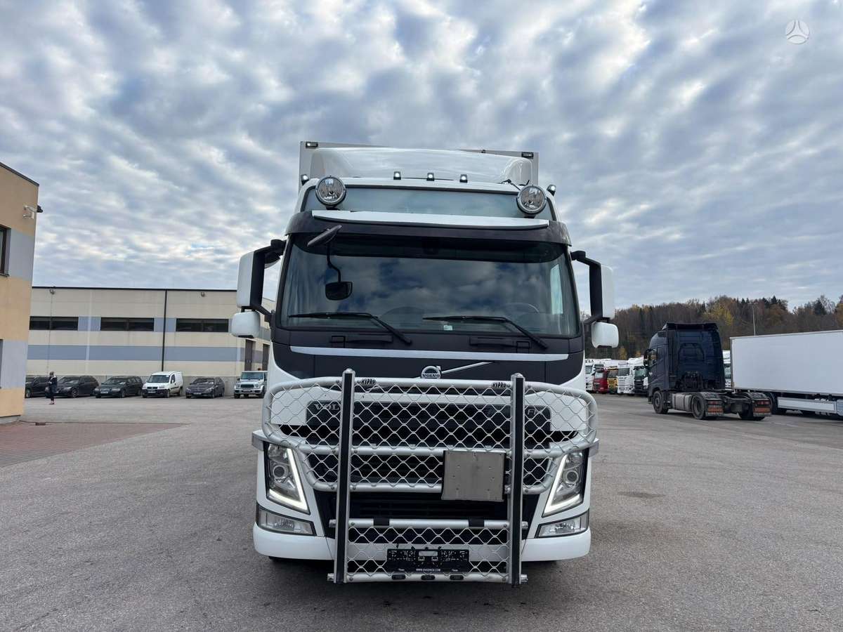 Volvo FM 330, box trucks / box vans